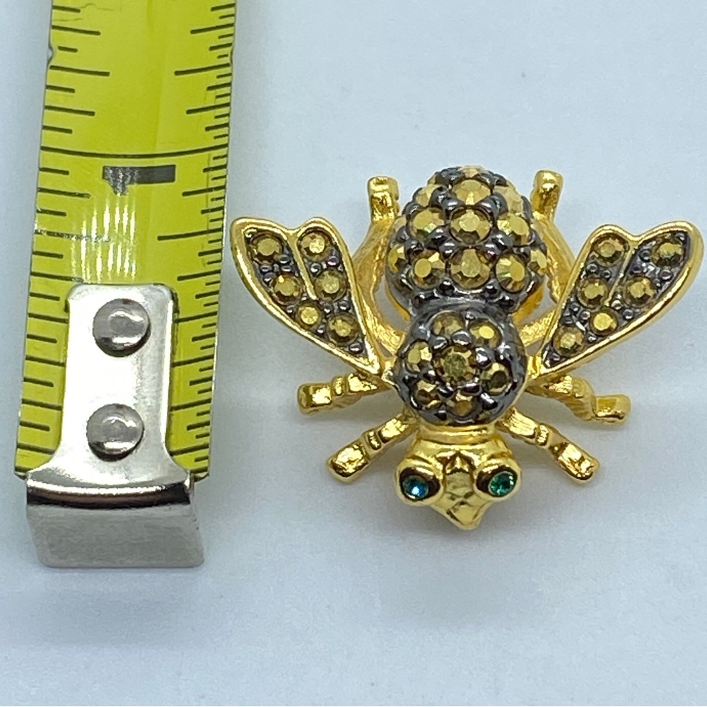Vintage Unusual JR Black/Grey Enamel Gold Tone Textured Faux Emerald Eyed B… - Picture 6 of 7